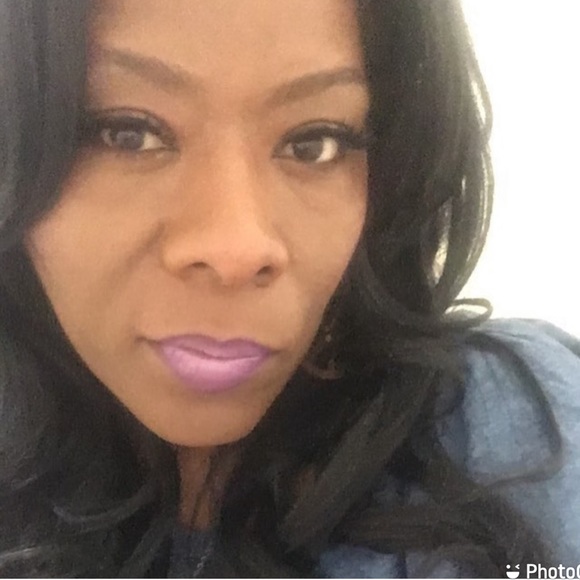 I โฅ๏ธ POSHMARK!! - Picture 4 of 4